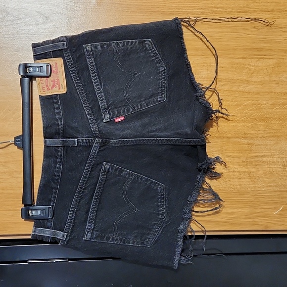 Women's Levis 501 cutoff shorts - Picture 2 of 5